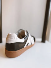 ARC Gum Sneaker - Black/White