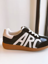 ARC Gum Sneaker - Black/White