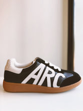 ARC Gum Sneaker - Black/White