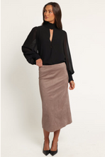Linna Keyhole Blouse