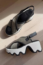 Aura Slingback